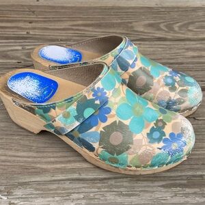 Cape Clogs Blue Bell Floral Print Leather Wood Sole Swedish Clogs Women's Size 7
